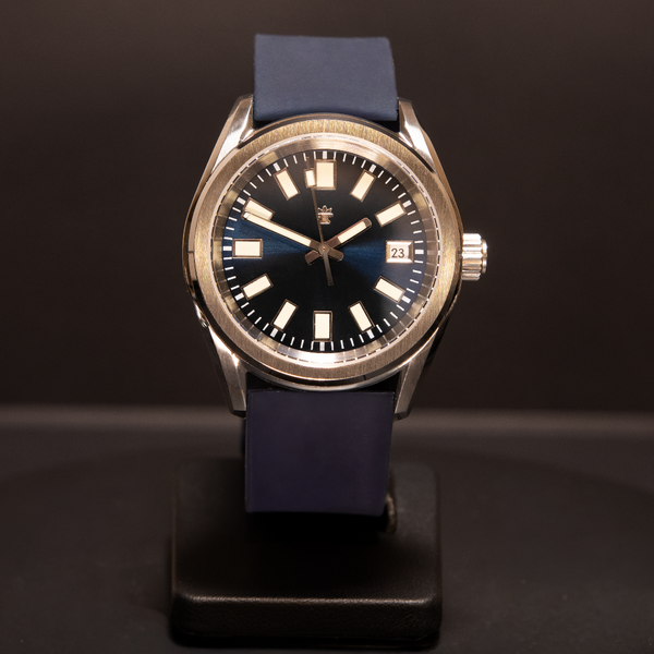 Crown Harbor Automatic – Blue Dial 38mm: esfera azul y correa de silicona azul