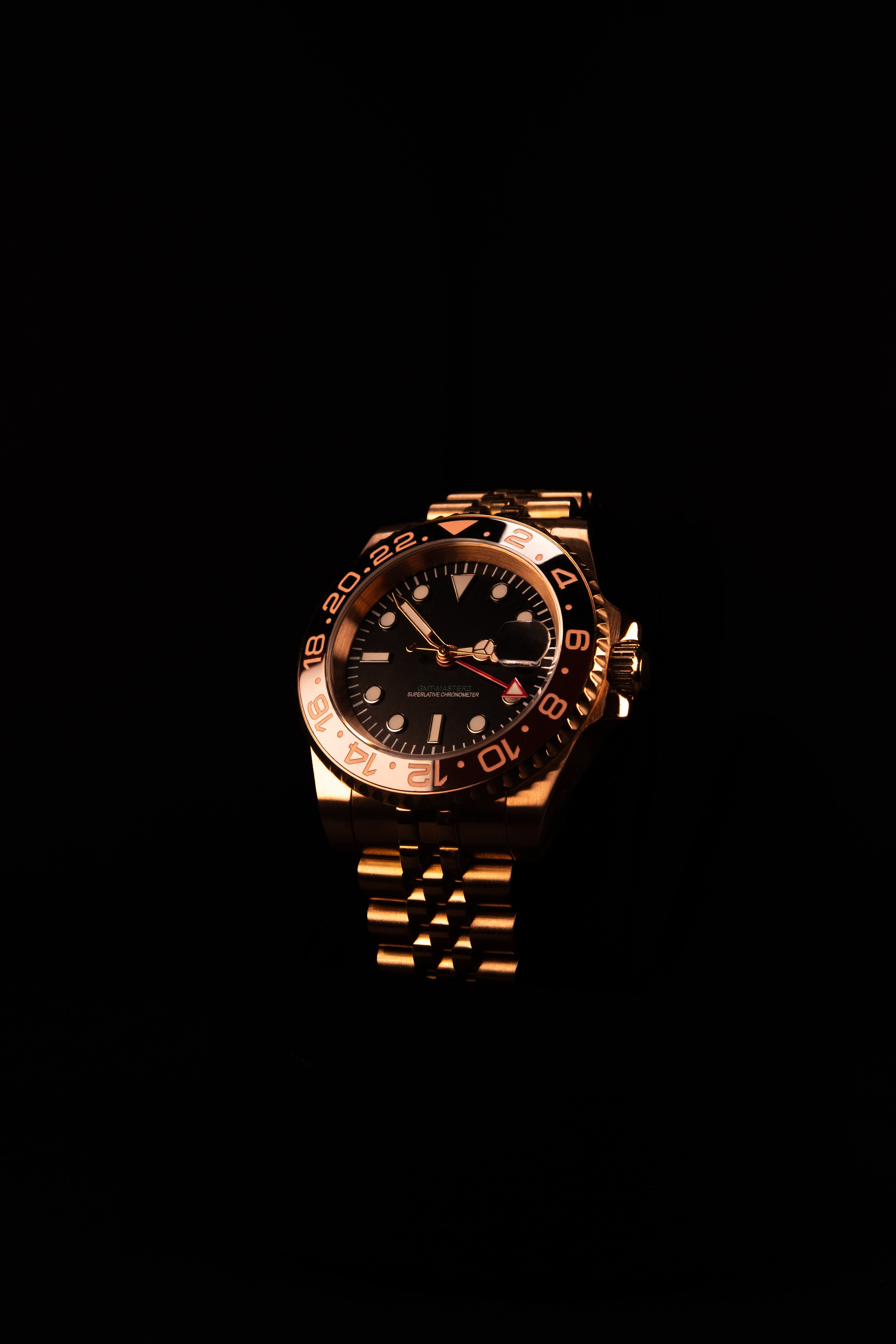 Crown Explorer Automatic GMT  - 40mm